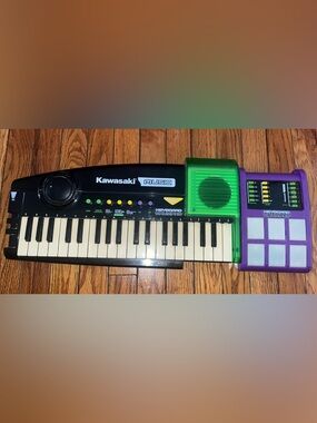 Kawasaki Music 57843 Electronic Keyboard With Drum Pad FOR PARTS NOT WORKING